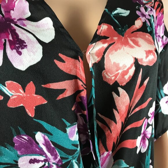 BOBEAU Plus Size Twist Front Black Floral-Print Dress 2X - Picture 4 of 9